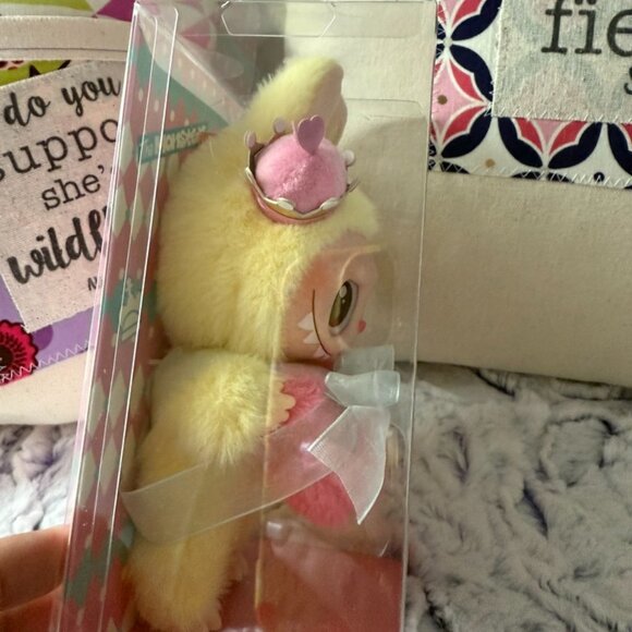 POP MART THE MONSTERS Let's Checkmate Series - Vinyl Plush Hanging Card - Picture 3 of 4